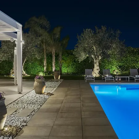 Sariva Casesicule - Heated Pool, At 50 M Βίλα